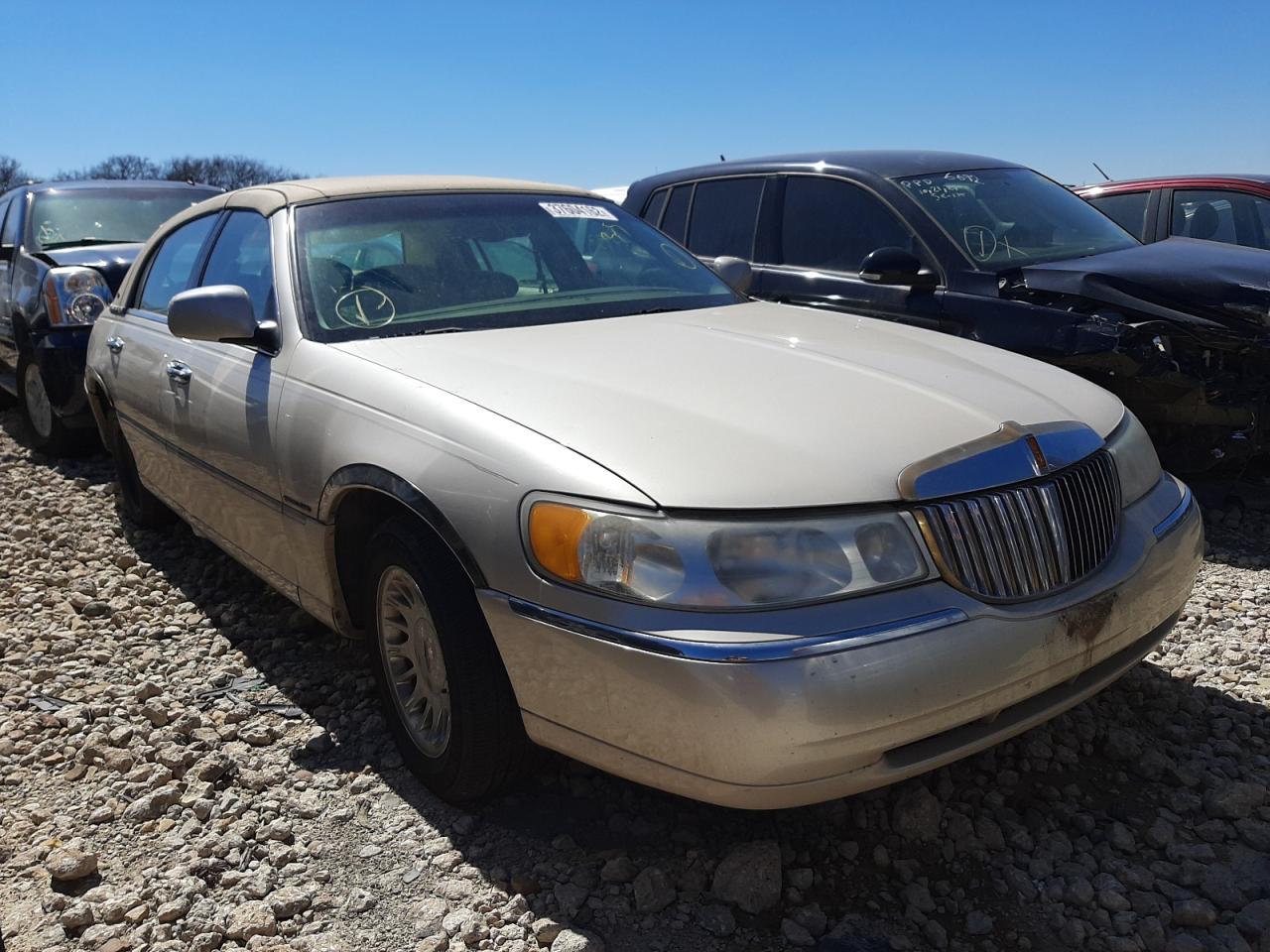 Photo 1 from auction – 2000 LINCOLN TOWN CAR C with VIN 1LNHM83W9YY816204
