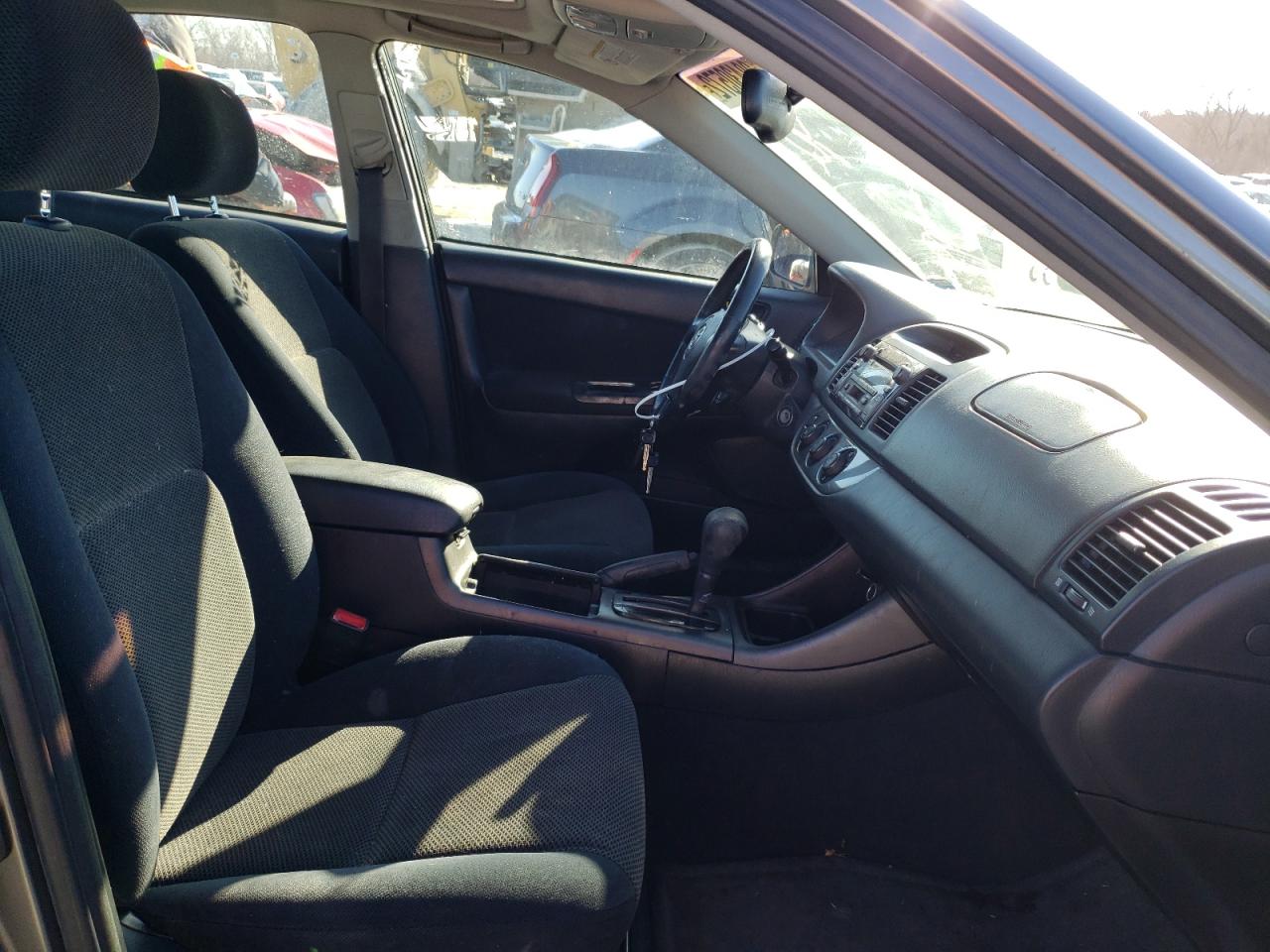 Photo 5 from auction – 2002 TOYOTA CAMRY with VIN 4T1BE32K52U628671