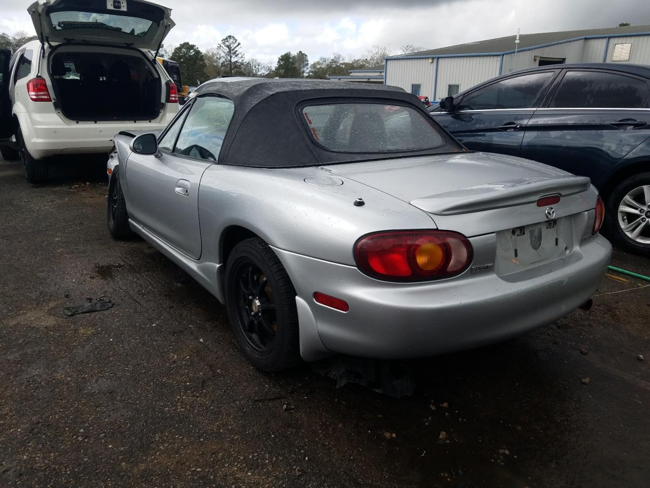 Photo 3 from auction – 1999 MAZDA MX-5 MIATA with VIN JM1NB3539X0123682