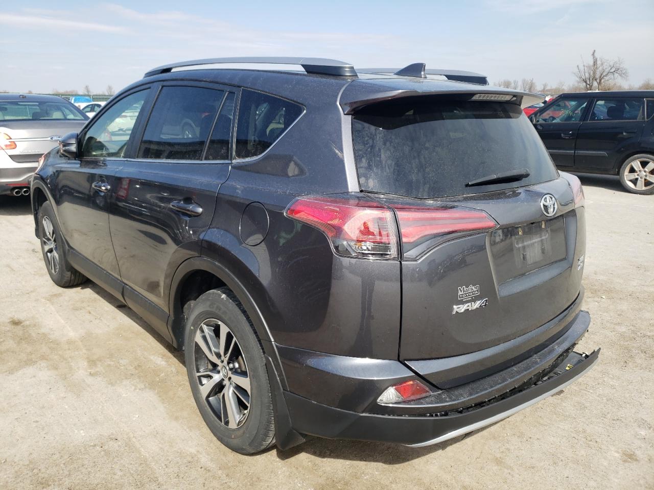 Photo 3 from auction – 2018 TOYOTA RAV4 with VIN JTMRFREV6JD248374