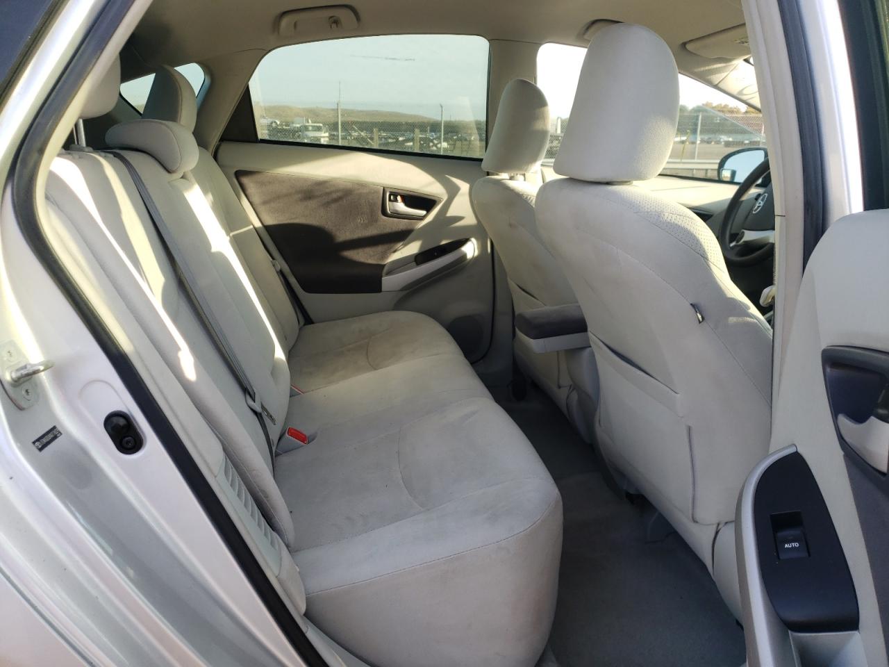 Photo 6 from auction – 2010 TOYOTA PRIUS with VIN JTDKN3DUXA0176029