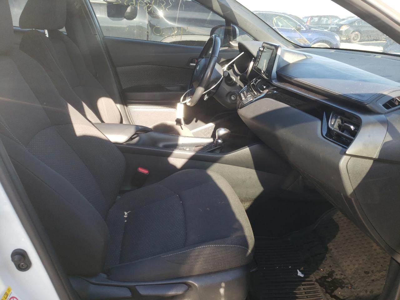 Photo 5 from auction – 2018 TOYOTA C-HR XLE with VIN NMTKHMBX3JR034255