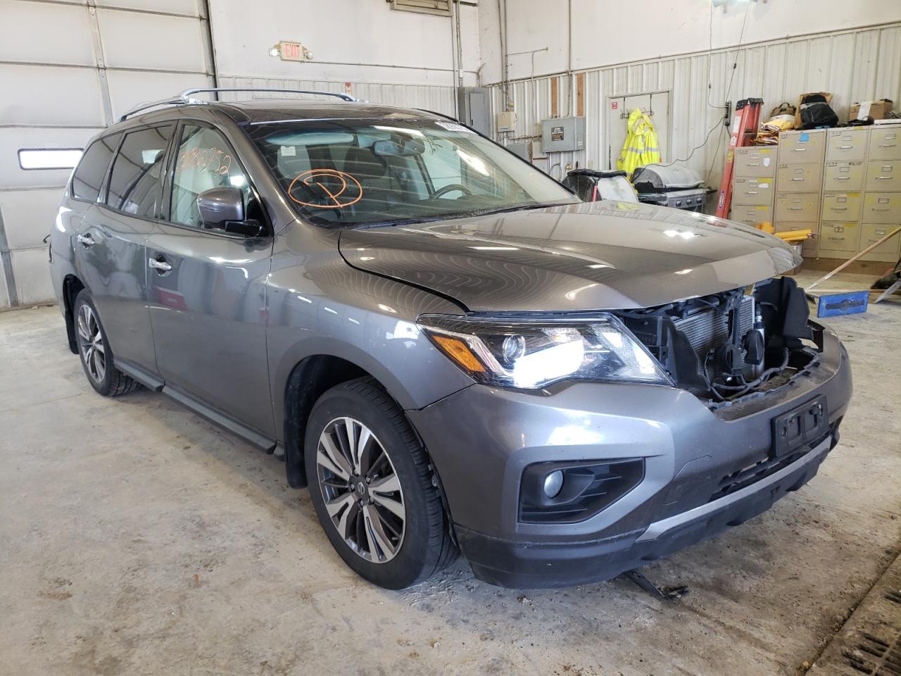 NISSAN PATHFINDER 2017 with VIN 5N1DR2MN5HC657598 - Photo from auction