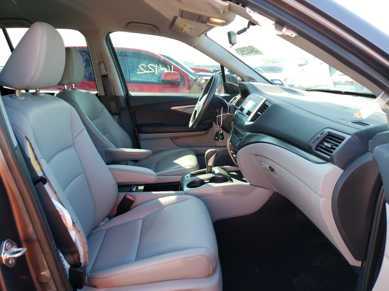Photo 5 from auction – 2018 HONDA RIDGELINE with VIN 5FPYK3F50JB008966
