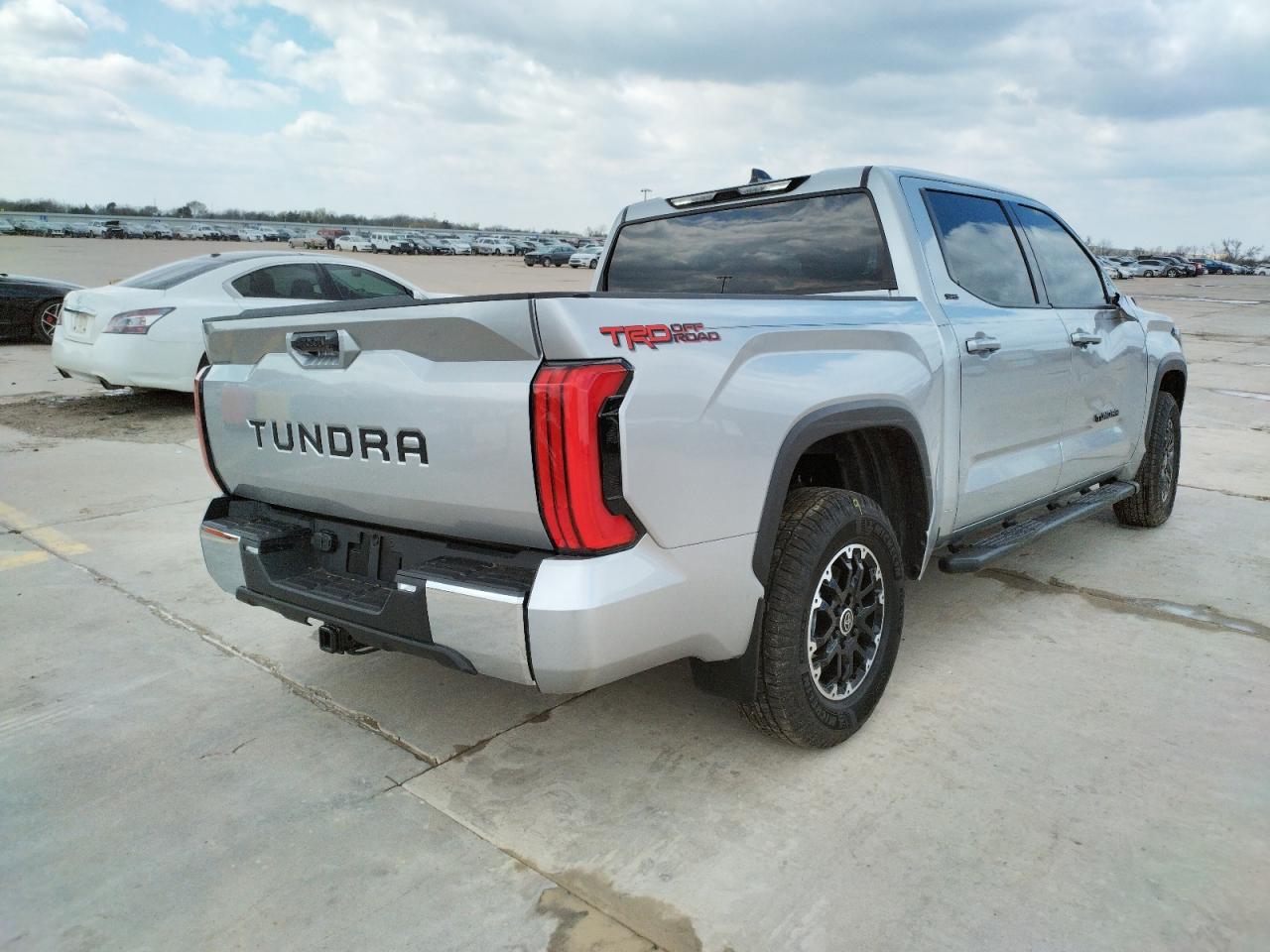 Photo 4 from auction – 2022 TOYOTA TUNDRA with VIN 5TFLA5AB0NX005270