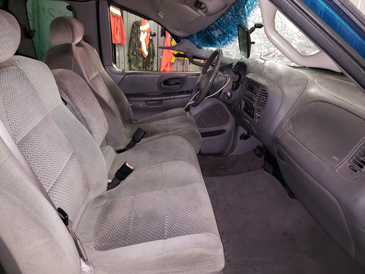 Photo 5 from auction – 2001 FORD F150 with VIN 2FTRX18L71CA94329