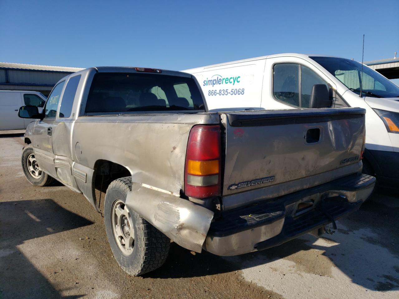 Photo 3 from auction – 2000 CHEVROLET SILVERADO with VIN 1GCEC19T5YZ156784