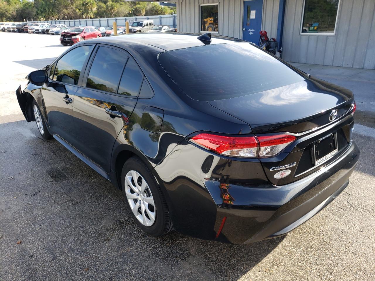 Photo 3 from auction – 2021 TOYOTA COROLLA LE with VIN 5YFEPMAE8MP153837