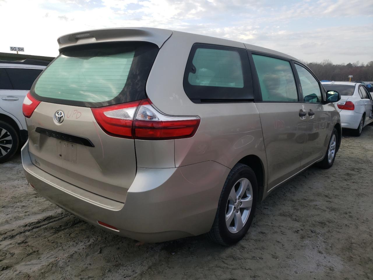 Photo 4 from auction – 2015 TOYOTA SIENNA with VIN 5TDZK3DC3FS556459