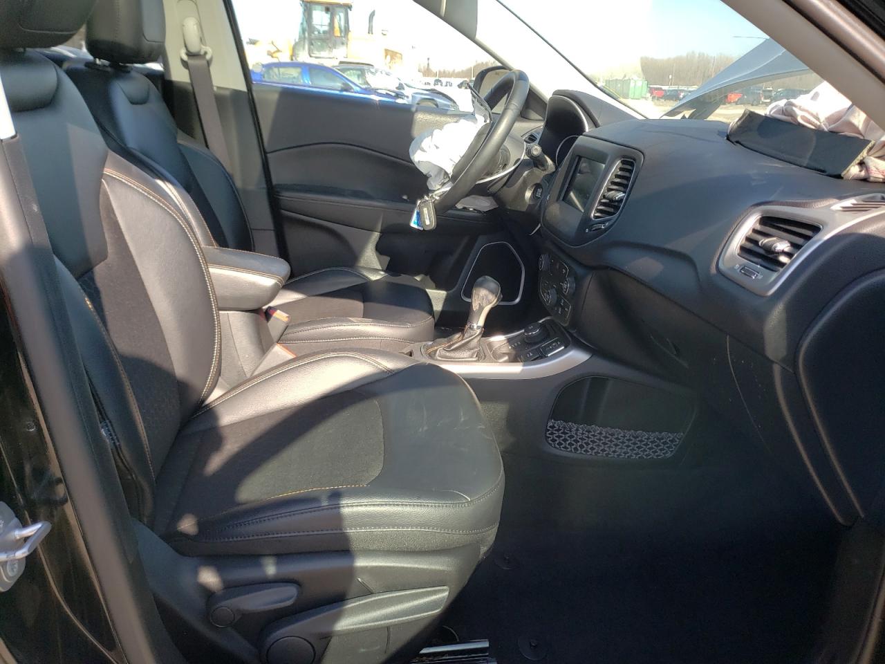 Photo 5 from auction – 2017 JEEP COMPASS LA with VIN 3C4NJDBB0HT665102