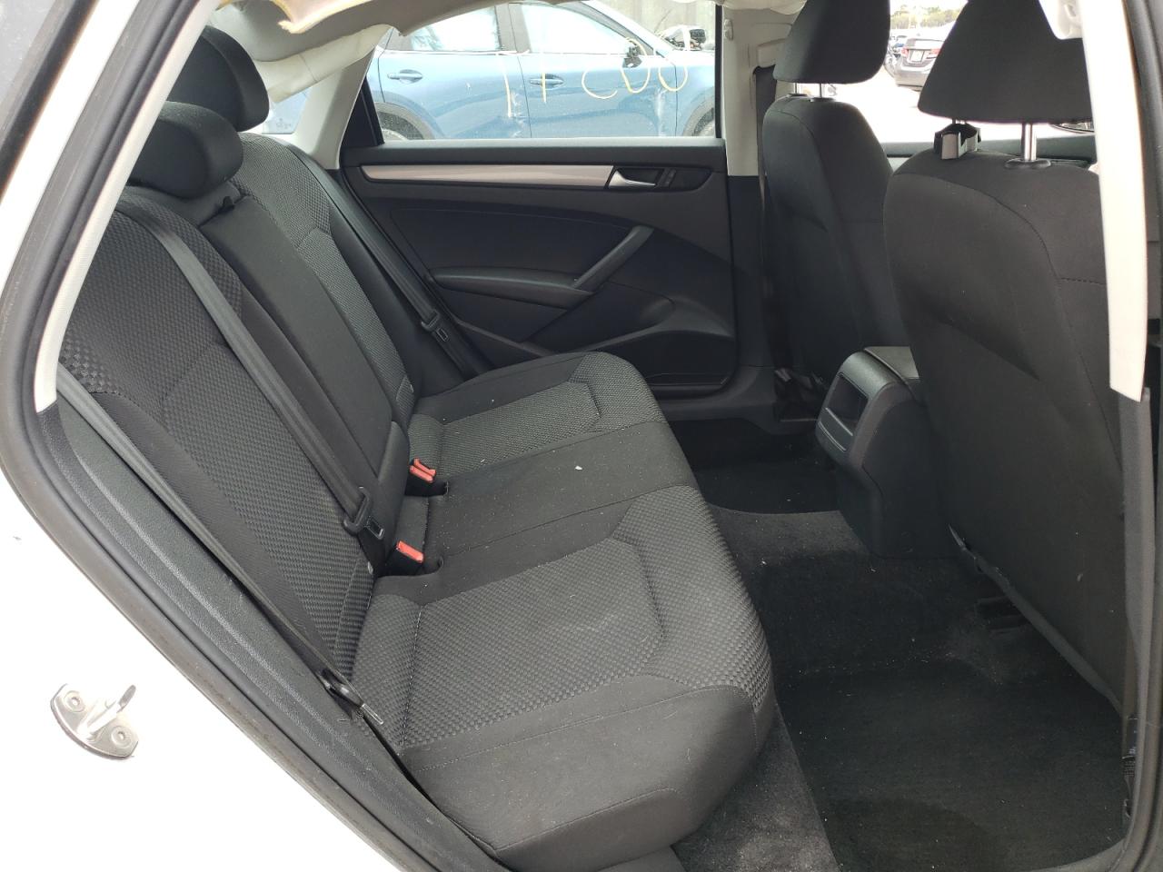 Photo 6 from auction – 2015 VOLKSWAGEN PASSAT S with VIN 1VWAS7A3XFC072568