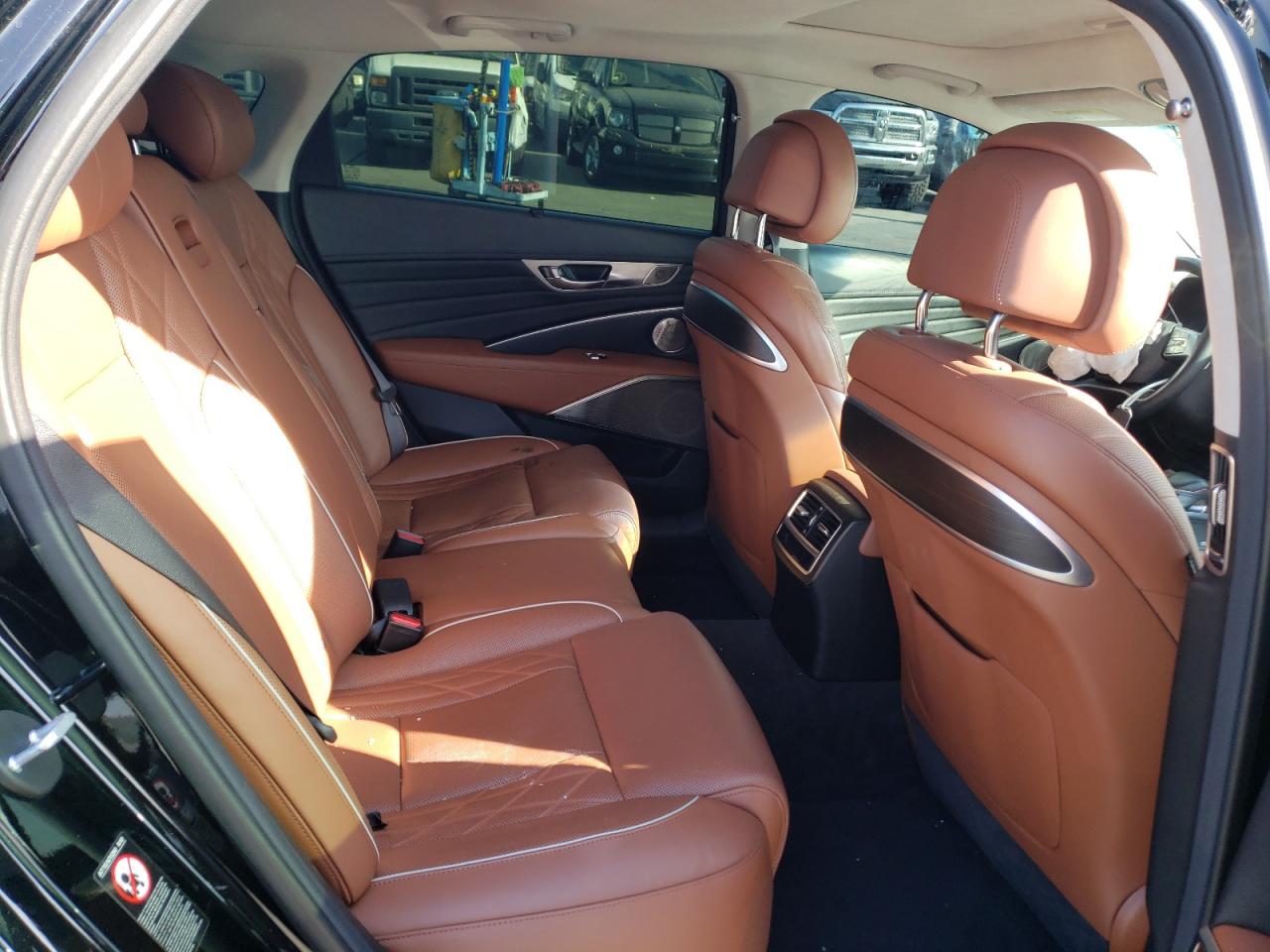 Photo 6 from auction – 2019 KIA K900 LUXUR with VIN KNAS34J68K6014297