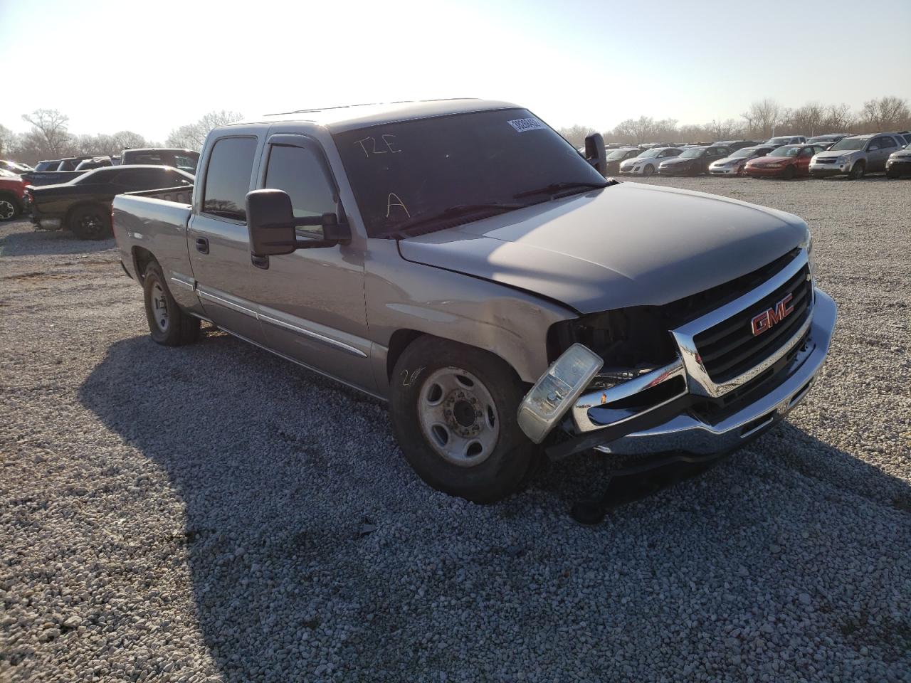 GMC SIERRA C15 2002 with VIN 1GTGC13UX2F227142 - Photo from auction