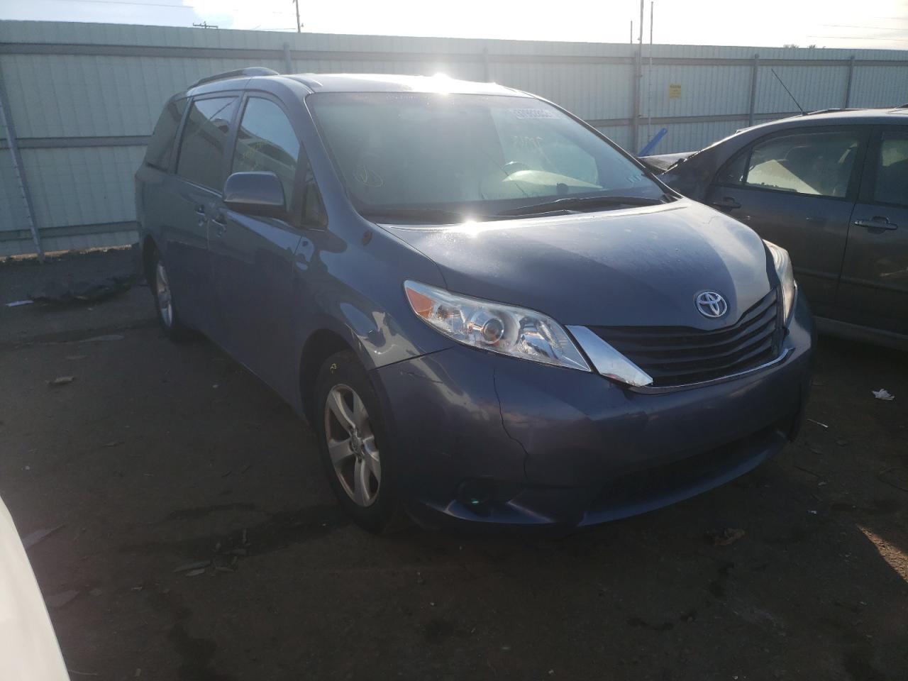 TOYOTA SIENNA LE 2014 with VIN 5TDKK3DC0ES472731 - Photo from auction