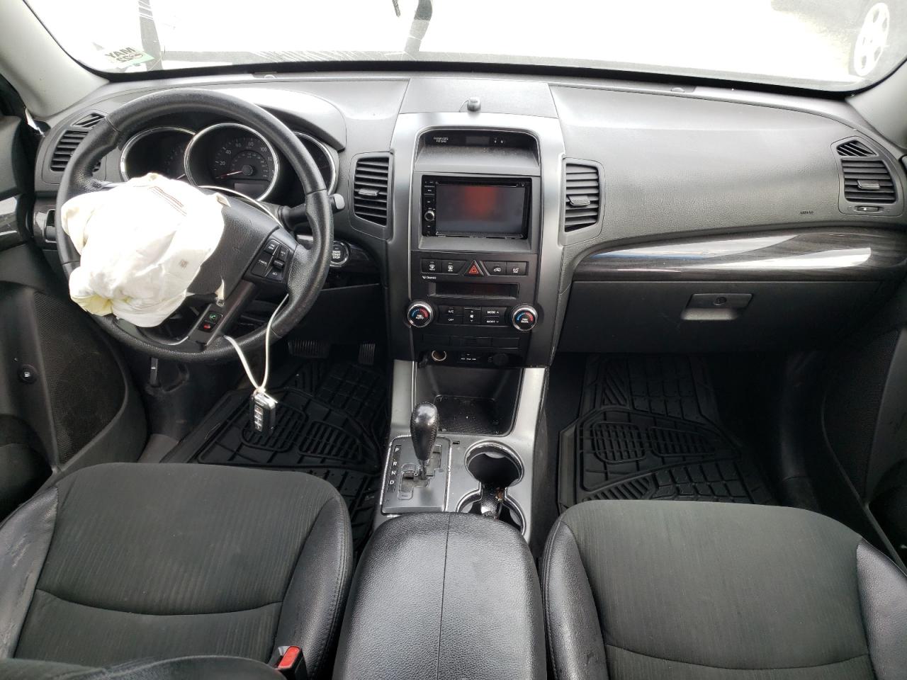 Photo 9 from auction – 2011 KIA SORENTO EX with VIN 5XYKU4A26BG003518