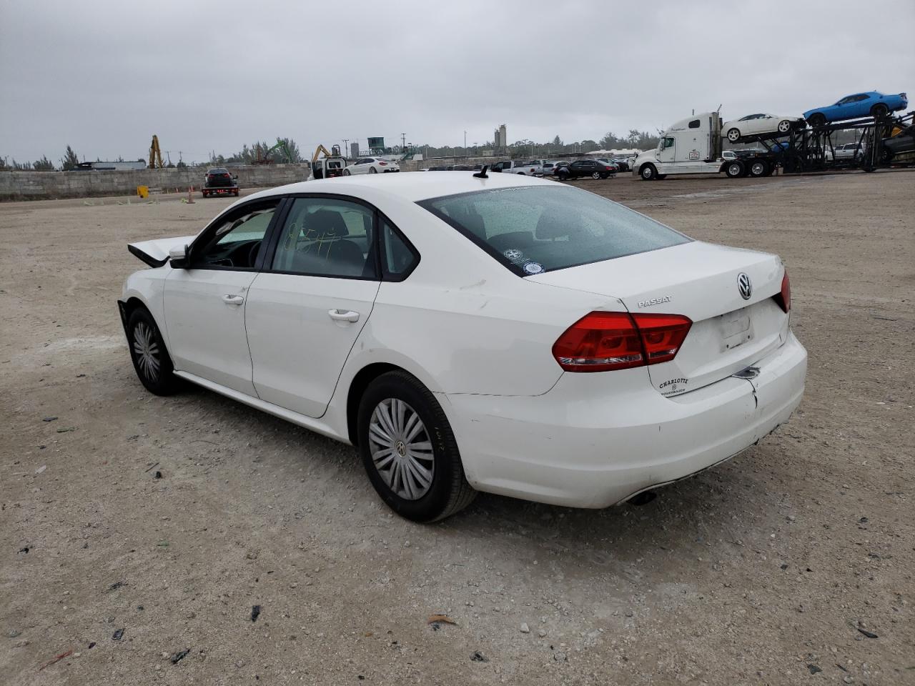 Photo 3 from auction – 2015 VOLKSWAGEN PASSAT S with VIN 1VWAS7A3XFC072568