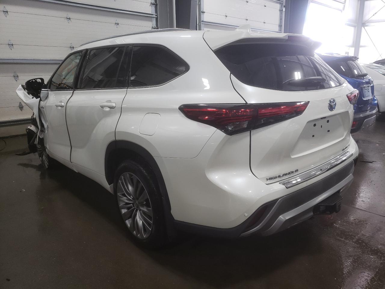 Photo 3 from auction – 2020 TOYOTA HIGHLANDER with VIN 5TDEBRCH0LS013970