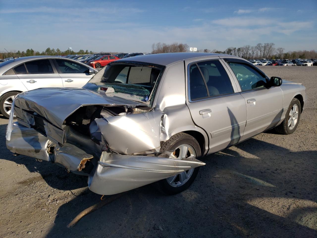 Photo 4 from auction – 2004 FORD CROWN VICT with VIN 2FAHP74W84X162011