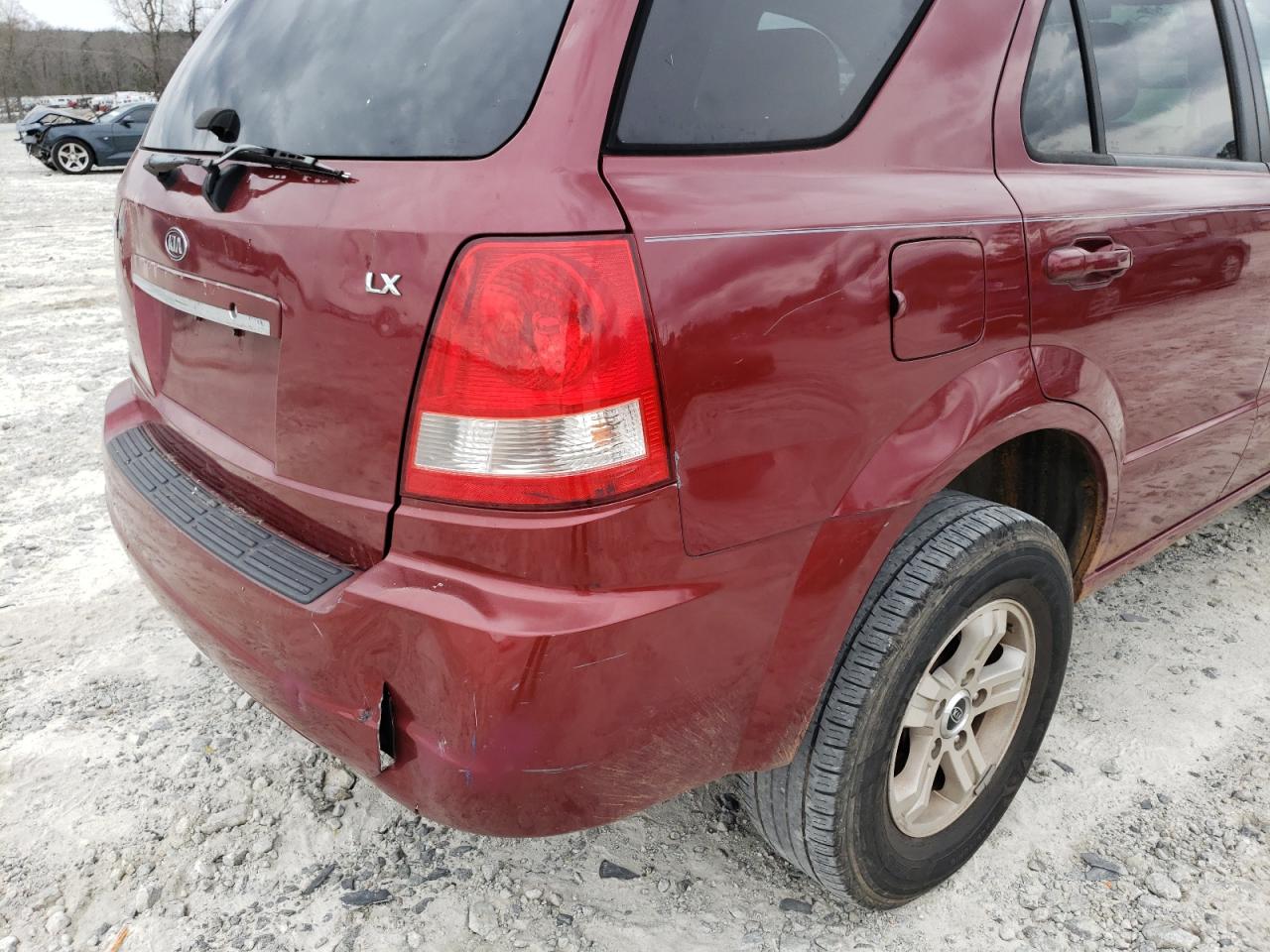 Photo 9 from auction – 2005 KIA SORENTO EX with VIN KNDJD733855347352