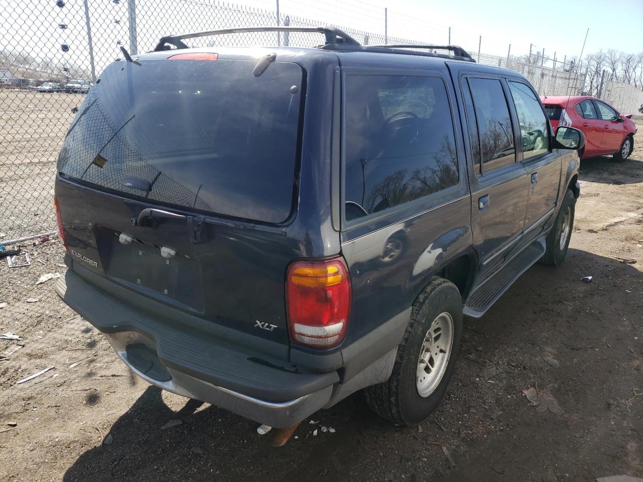 Photo 4 from auction – 2001 FORD EXPLORER X with VIN 1FMZU73E31ZA06542