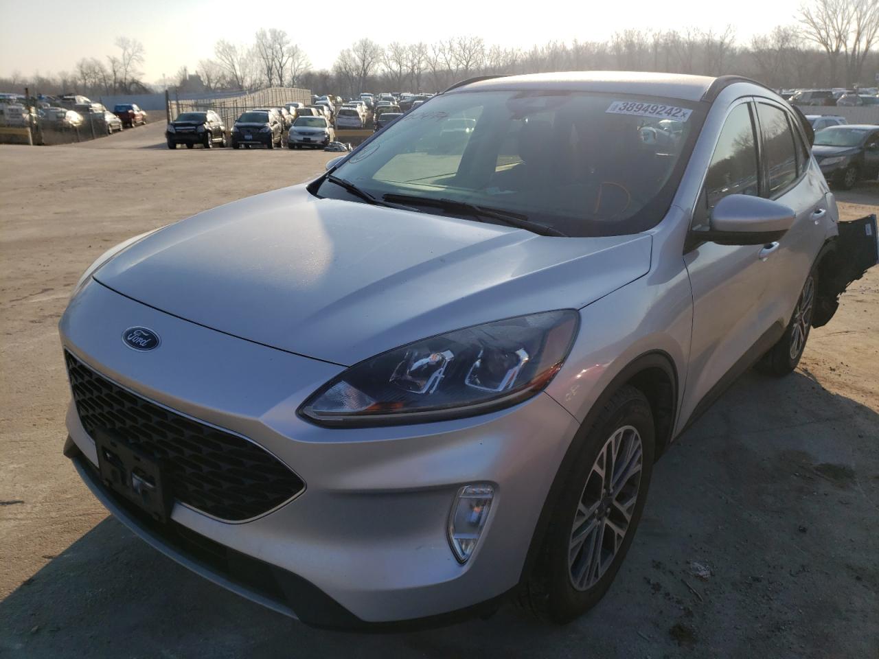 Photo 2 from auction – 2020 FORD ESCAPE SEL with VIN 1FMCU0H61LUA10474