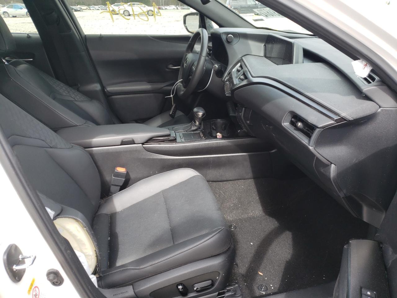 Photo 5 from auction – 2019 LEXUS UX 200 with VIN JTHY3JBH3K2004181