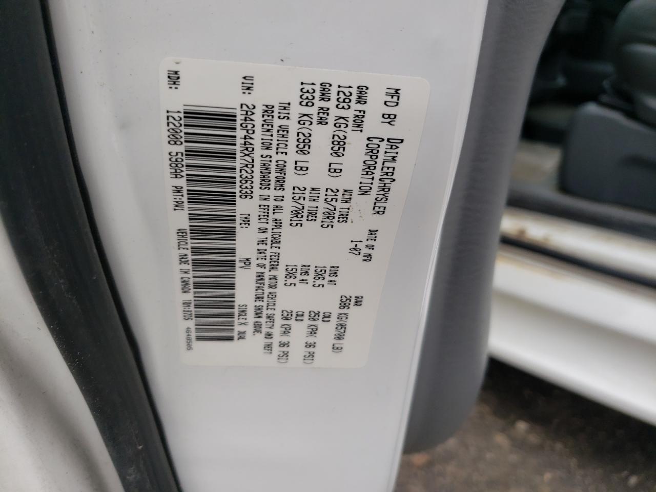 Photo 10 from auction – 2007 CHRYSLER TOWN & COU with VIN 2A4GP44RX7R236336