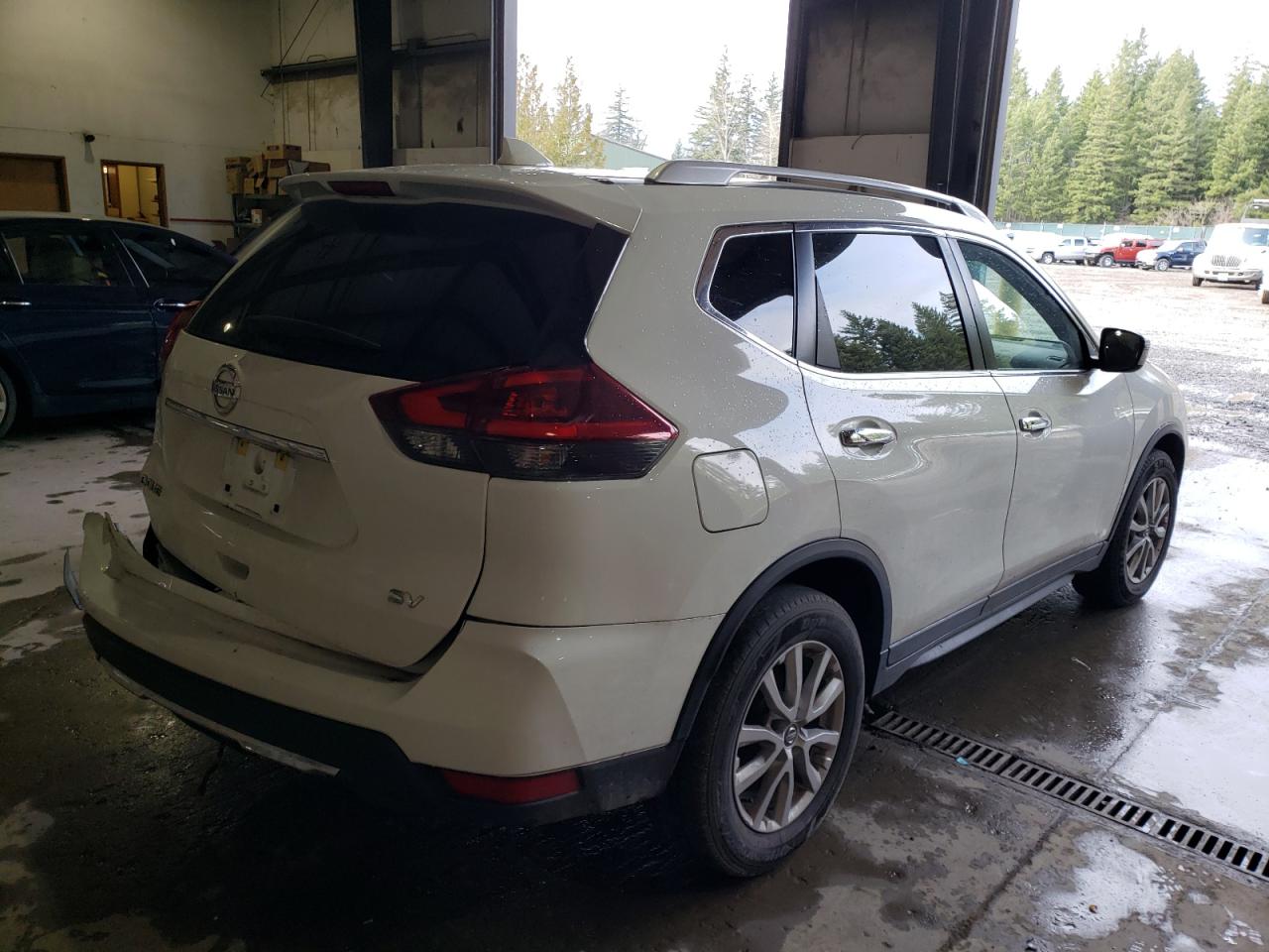 Photo 4 from auction – 2018 NISSAN ROGUE S with VIN KNMAT2MT2JP590321