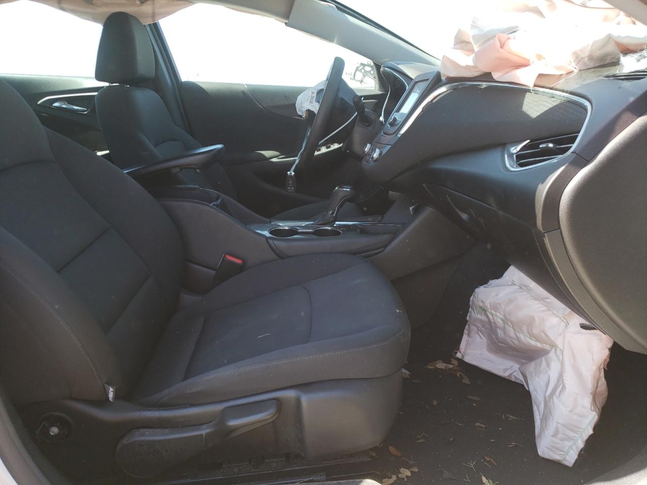 Photo 5 from auction – 2017 CHEVROLET MALIBU LT with VIN 1G1ZE5ST1HF113003