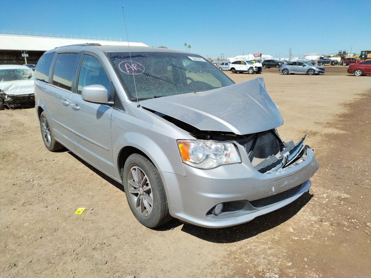 DODGE GRAND CARA 2017 with VIN 2C4RDGCG8HR786645 - Photo from auction