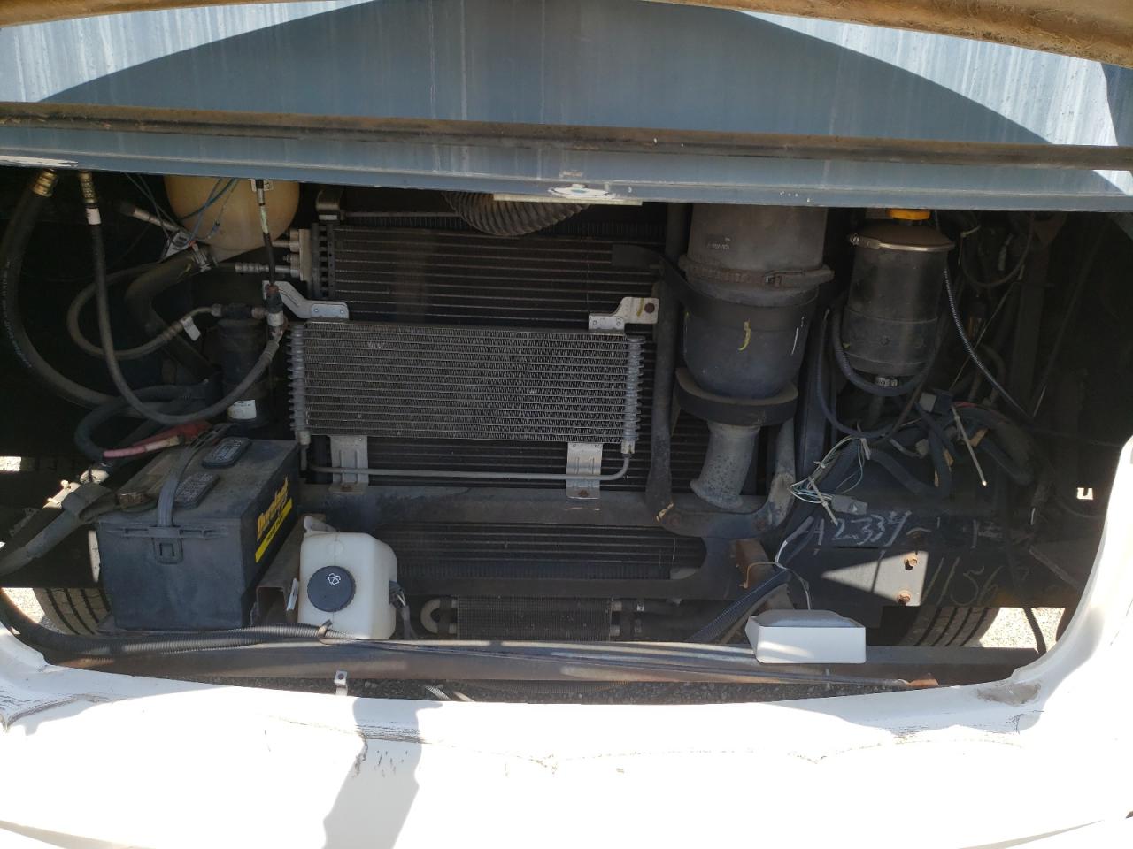 Photo 11 from auction – 2004 FORD MH with VIN 1F6NF53S740A11567