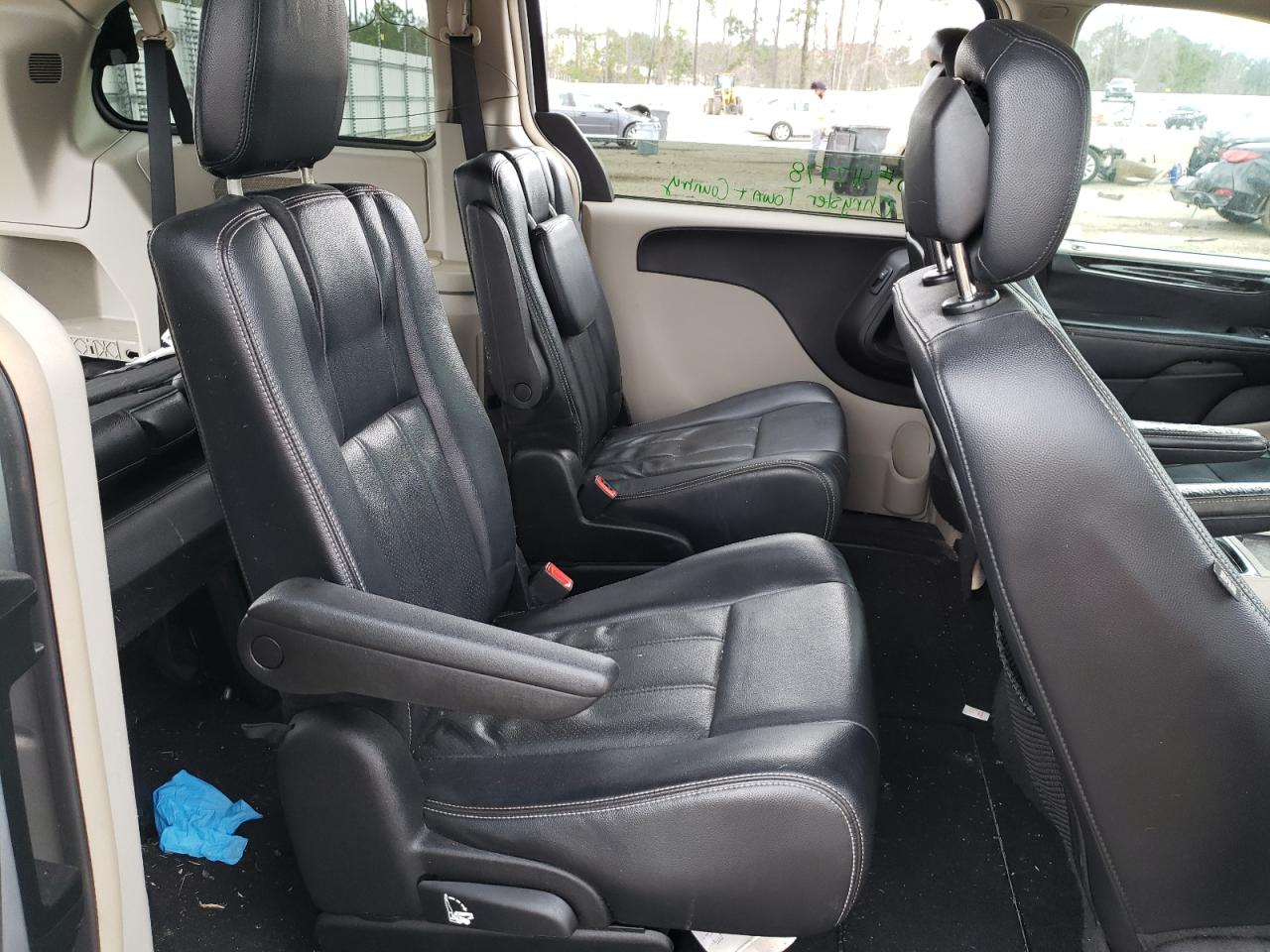 Photo 6 from auction – 2012 CHRYSLER TOWN & COU with VIN 2C4RC1BG8CR403703