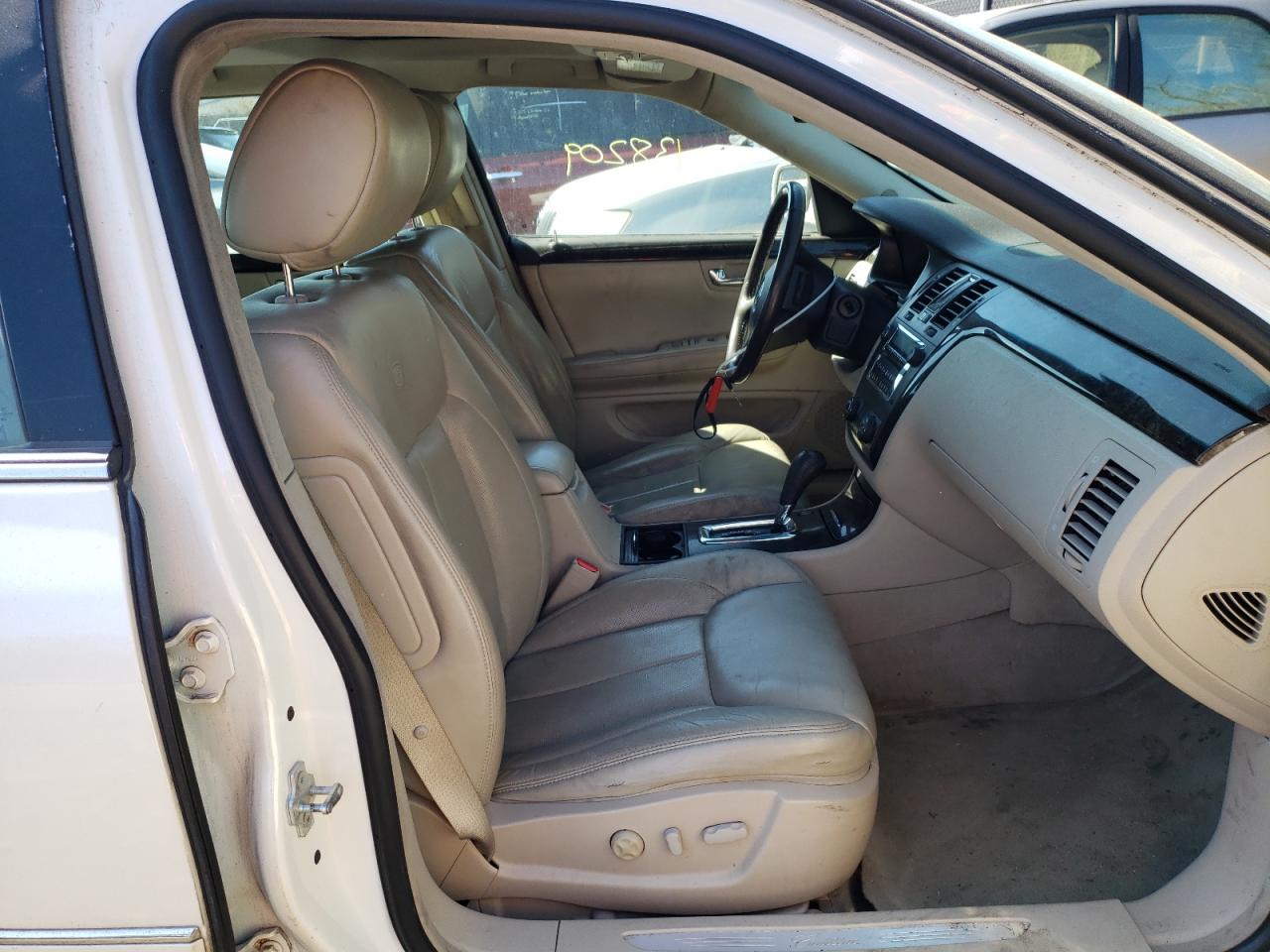 Photo 5 from auction – 2008 CADILLAC DTS with VIN 1G6KD57Y18U107068