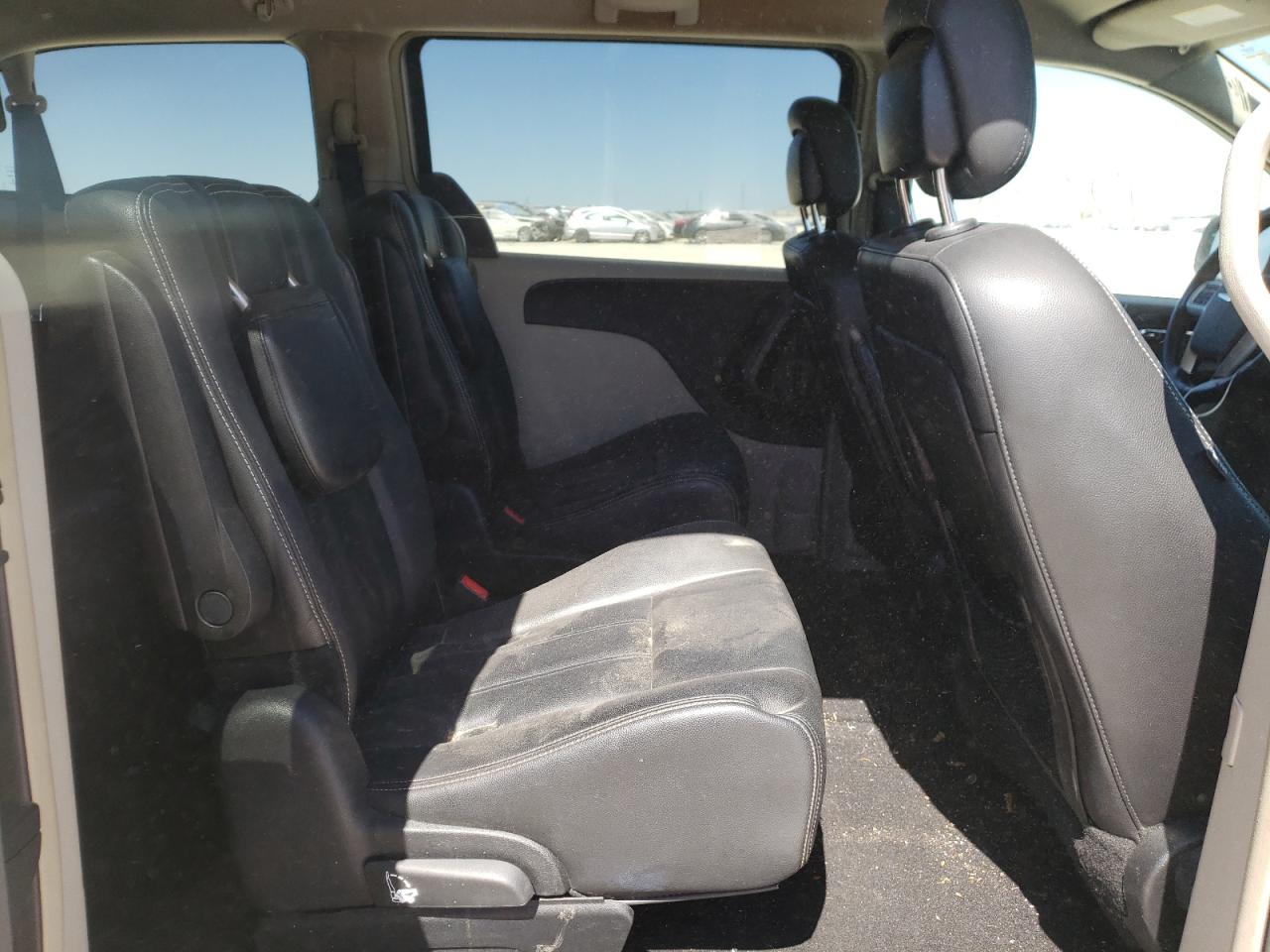Photo 6 from auction – 2014 CHRYSLER TOWN & COU with VIN 2C4RC1BG3ER272067
