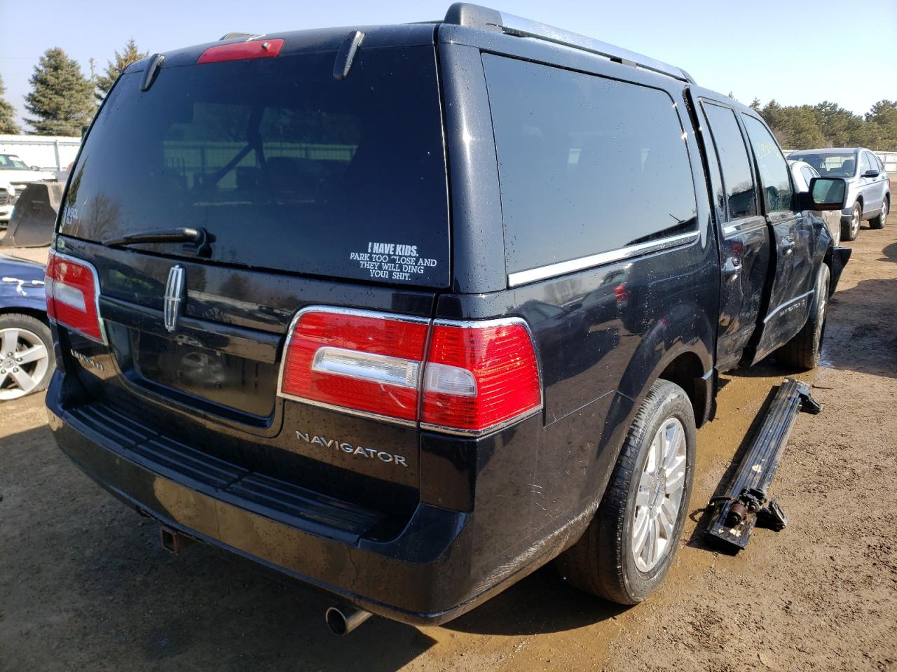 Photo 4 from auction – 2011 LINCOLN NAVIGATOR with VIN 5LMJJ3J52BEJ06400