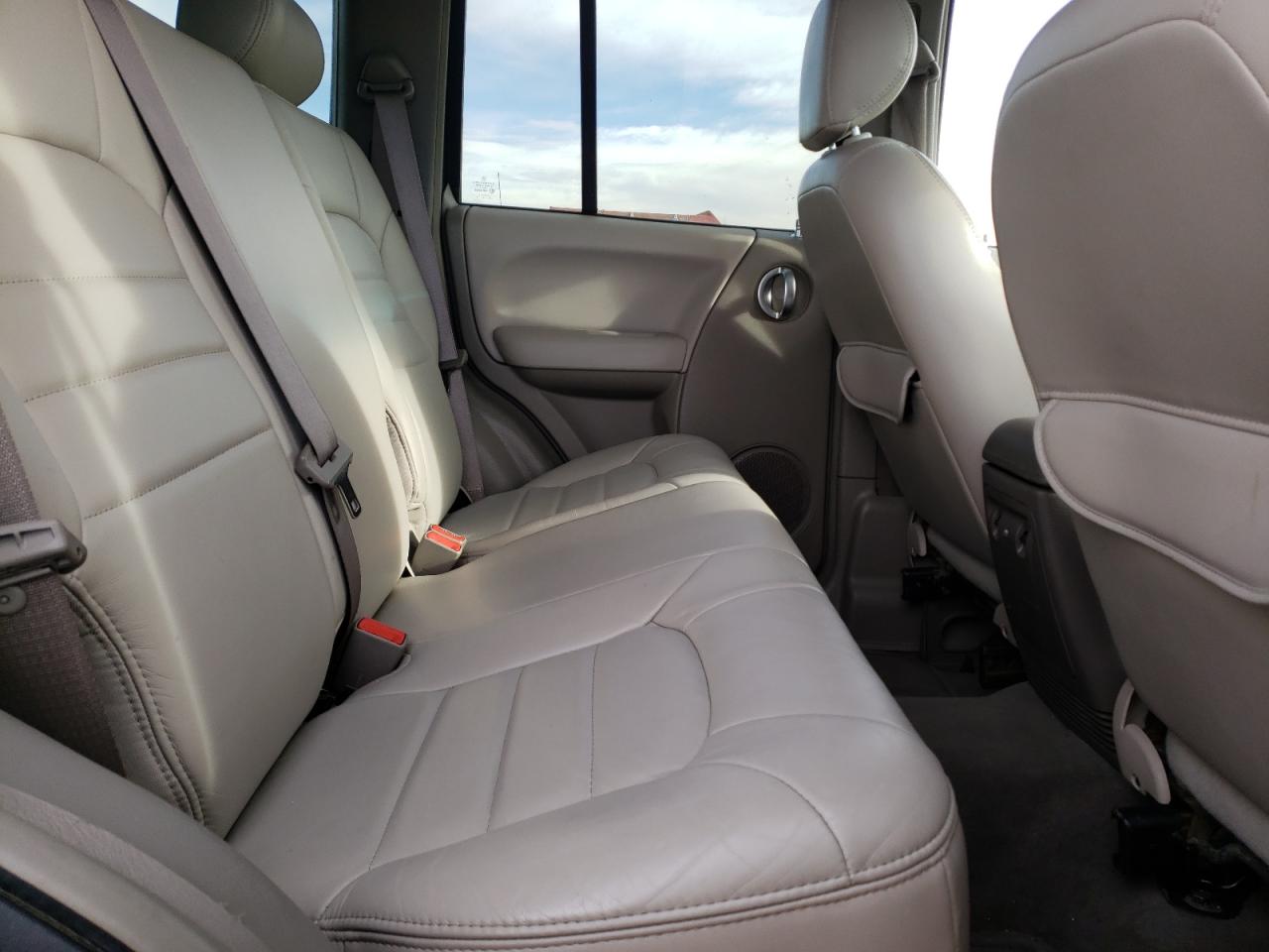Photo 6 from auction – 2002 JEEP LIBERTY LI with VIN 1J8GL58K52W257589