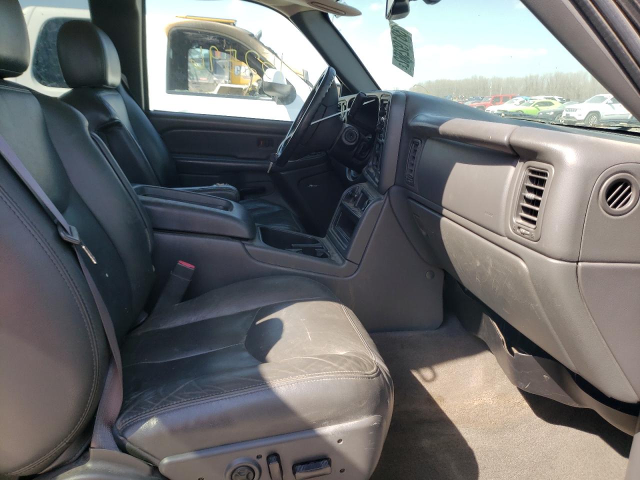 Photo 5 from auction – 2005 GMC NEW SIERRA with VIN 2GTEK19B051312454