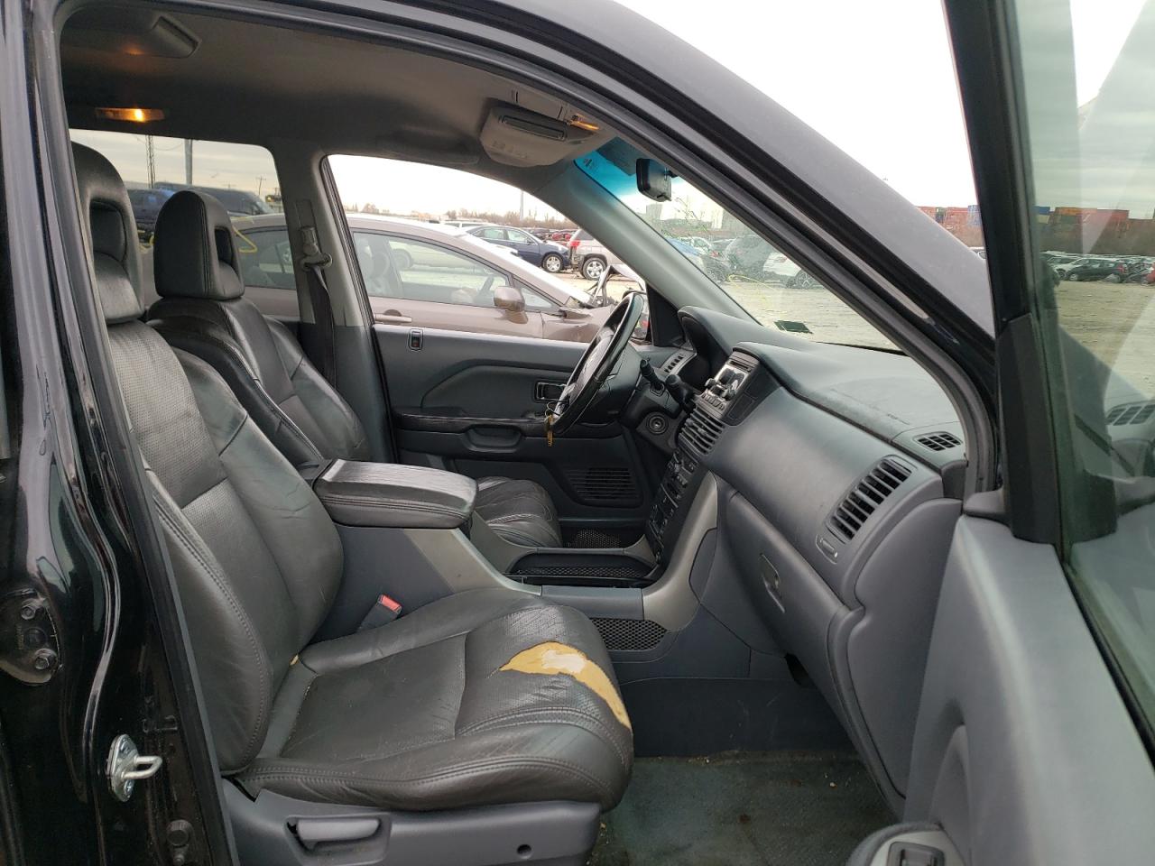 Photo 19 from auction – 2004 HONDA PILOT EXL with VIN 2HKYF18604H587440