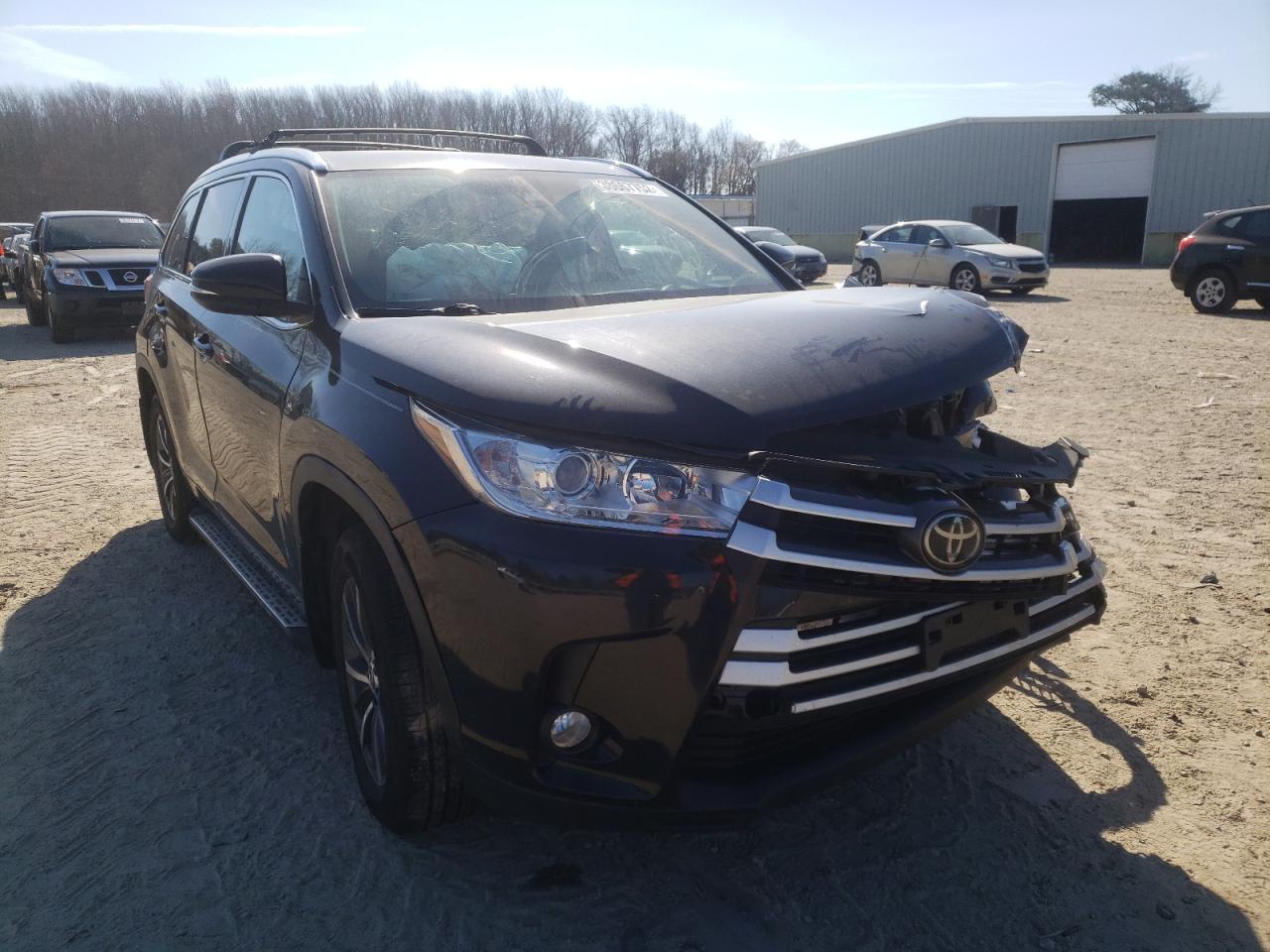 TOYOTA HIGHLANDER 2018 with VIN 5TDJZRFH3JS856709 - Photo from auction
