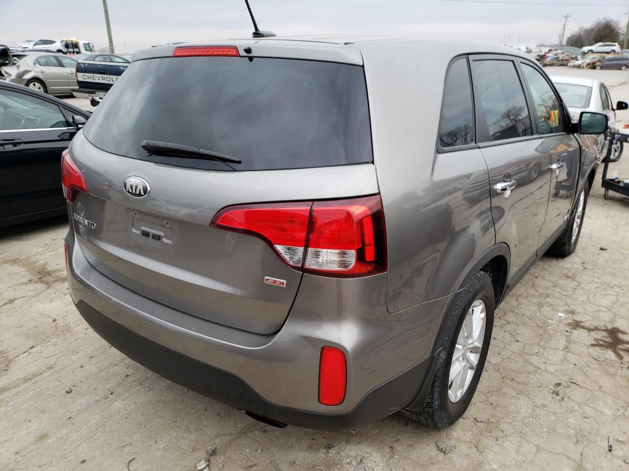 Photo 4 from auction – 2014 KIA SORENTO LX with VIN 5XYKTCA62EG467488