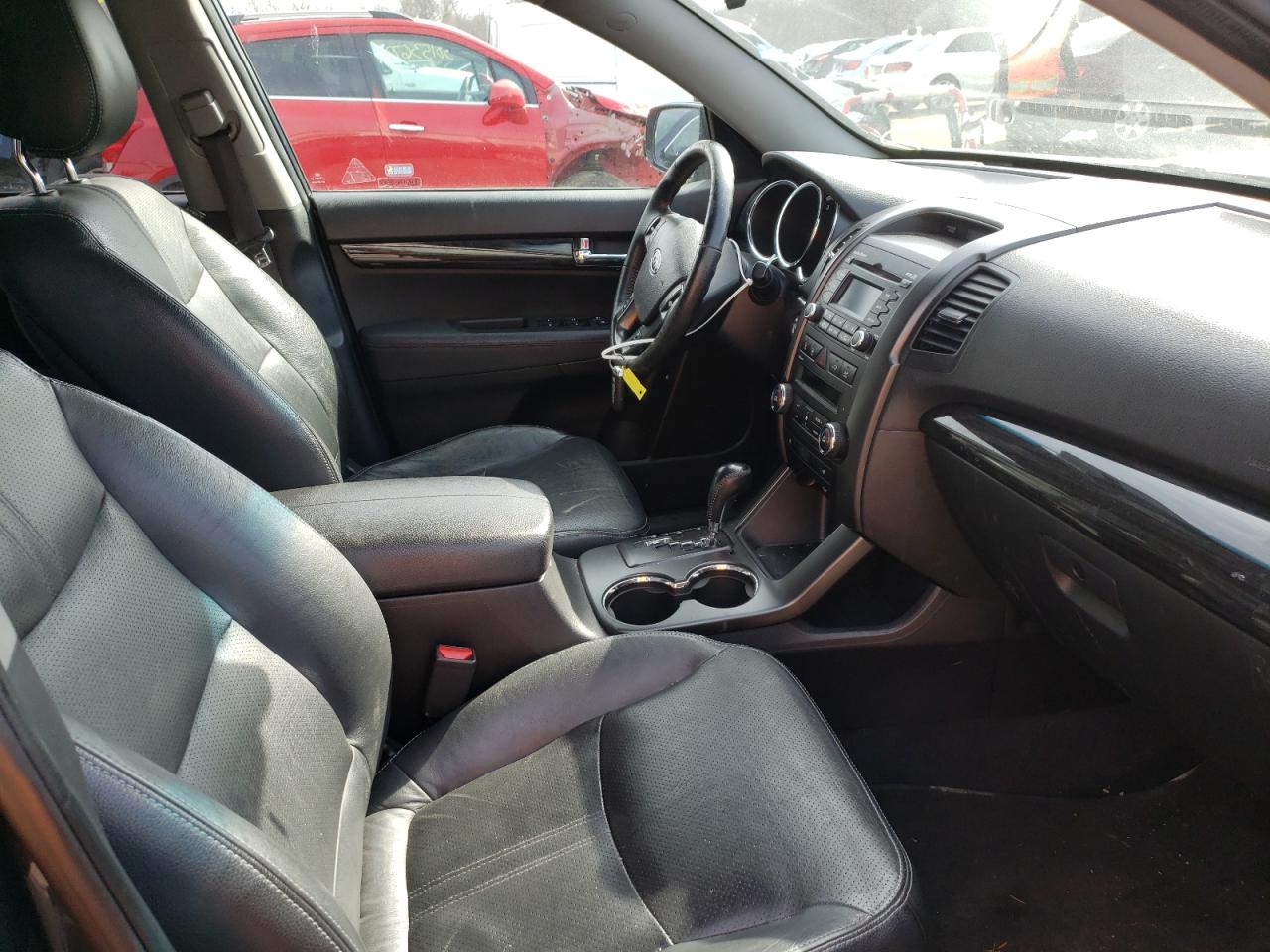 Photo 5 from auction – 2011 KIA SORENTO EX with VIN 5XYKU4A27BG005617