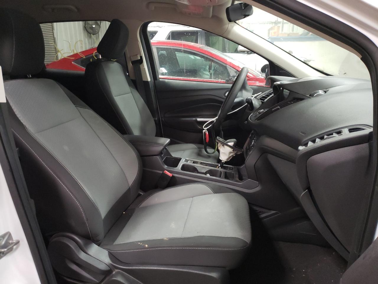 Photo 5 from auction – 2019 FORD ESCAPE SE with VIN 1FMCU0GD2KUC06339