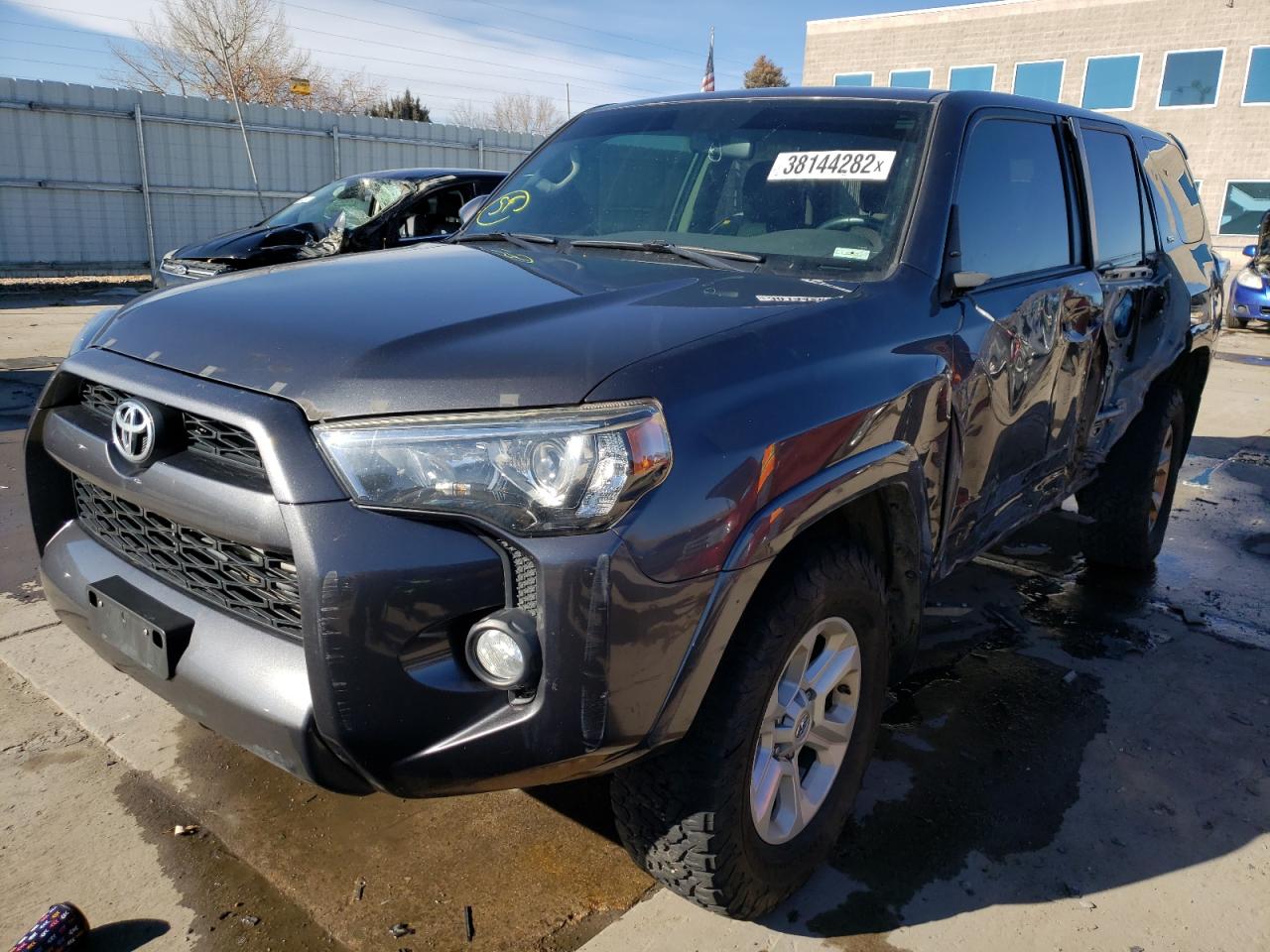 Photo 2 from auction – 2014 TOYOTA 4RUNNER SR with VIN JTEBU5JR8E5168207