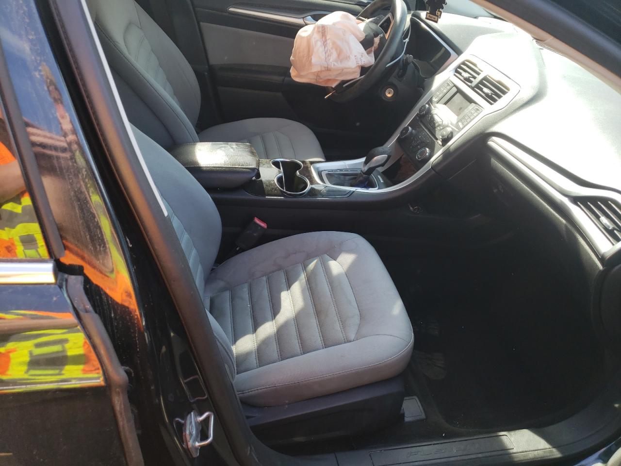 Photo 5 from auction – 2014 FORD FUSION S with VIN 3FA6P0G7XER327835