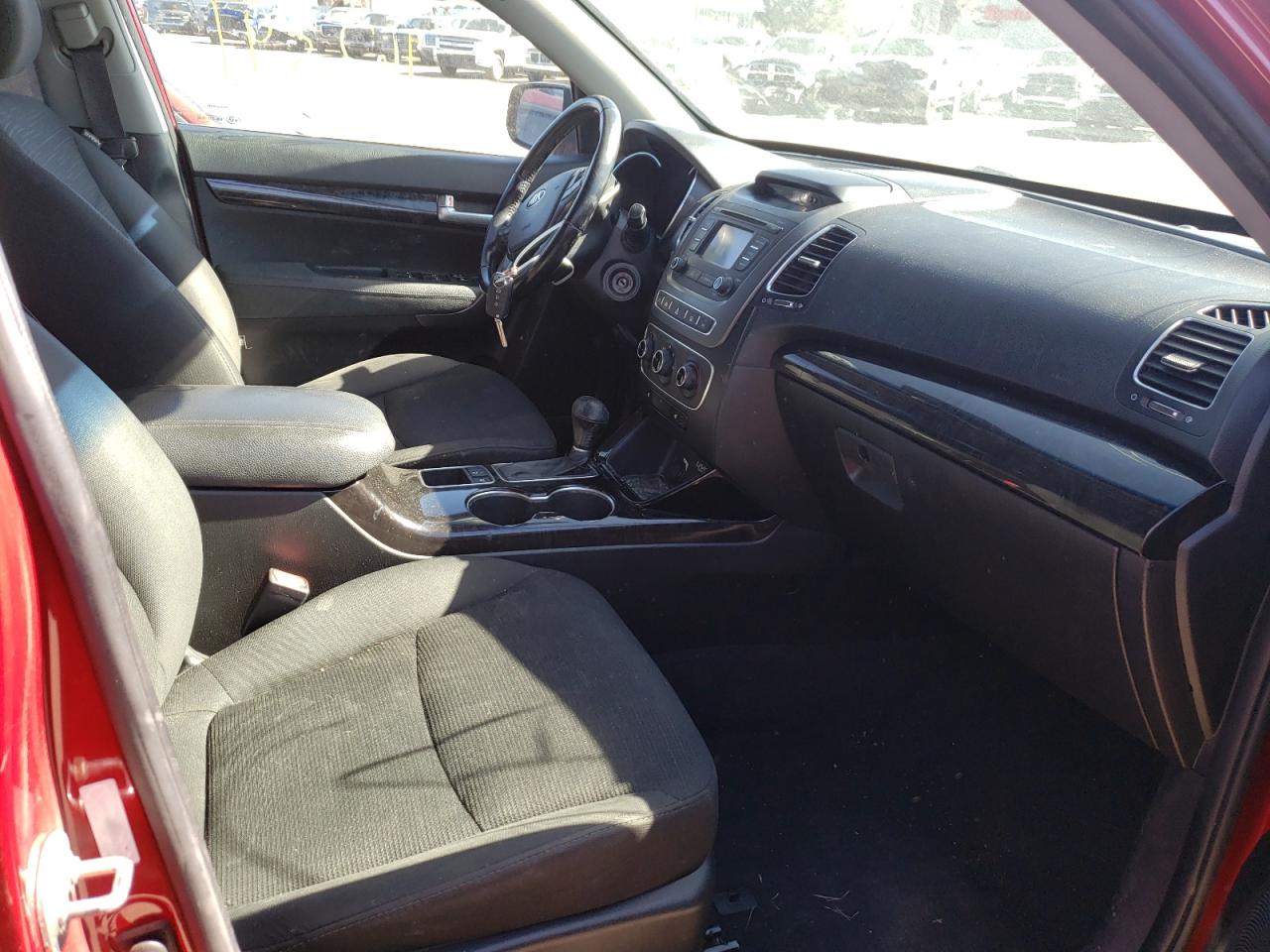 Photo 5 from auction – 2014 KIA SORENTO LX with VIN 5XYKT4A64EG429802