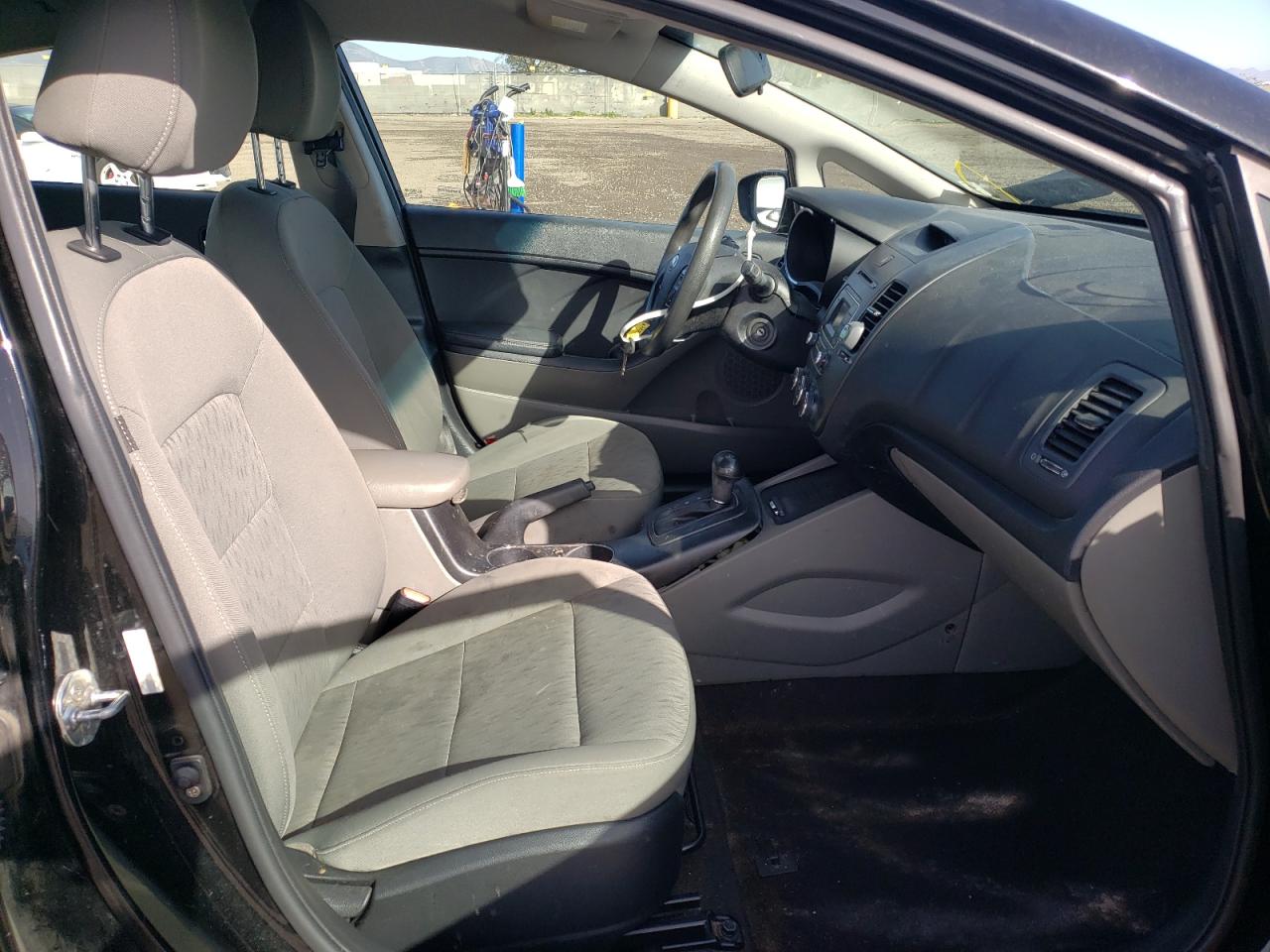 Photo 5 from auction – 2015 KIA FORTE LX with VIN KNAFK4A64F5314337