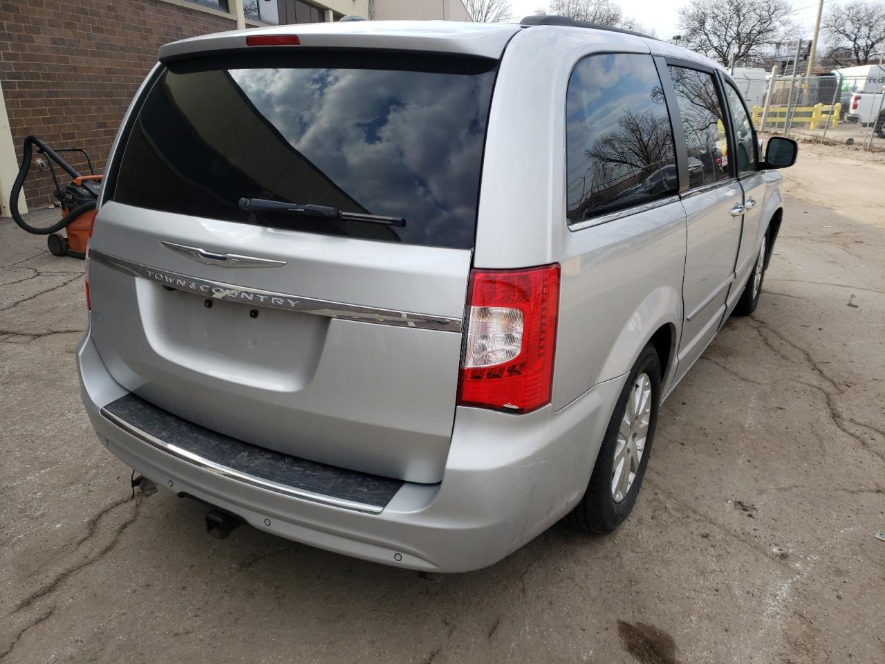 Photo 4 from auction – 2012 CHRYSLER TOWN & COU with VIN 2C4RC1CG0CR368783