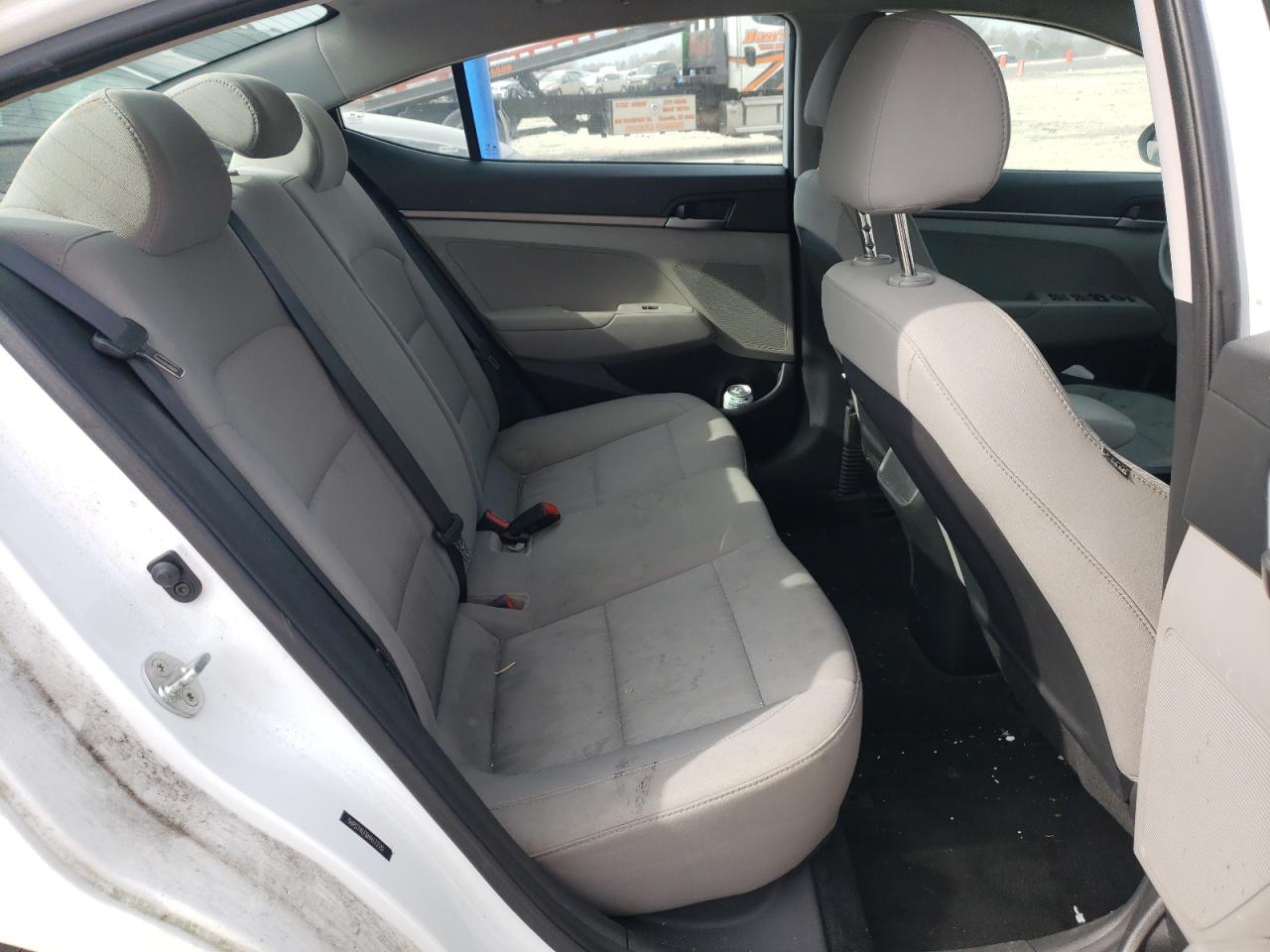 Photo 6 from auction – 2017 HYUNDAI ELANTRA SE with VIN 5NPD74LF6HH172181