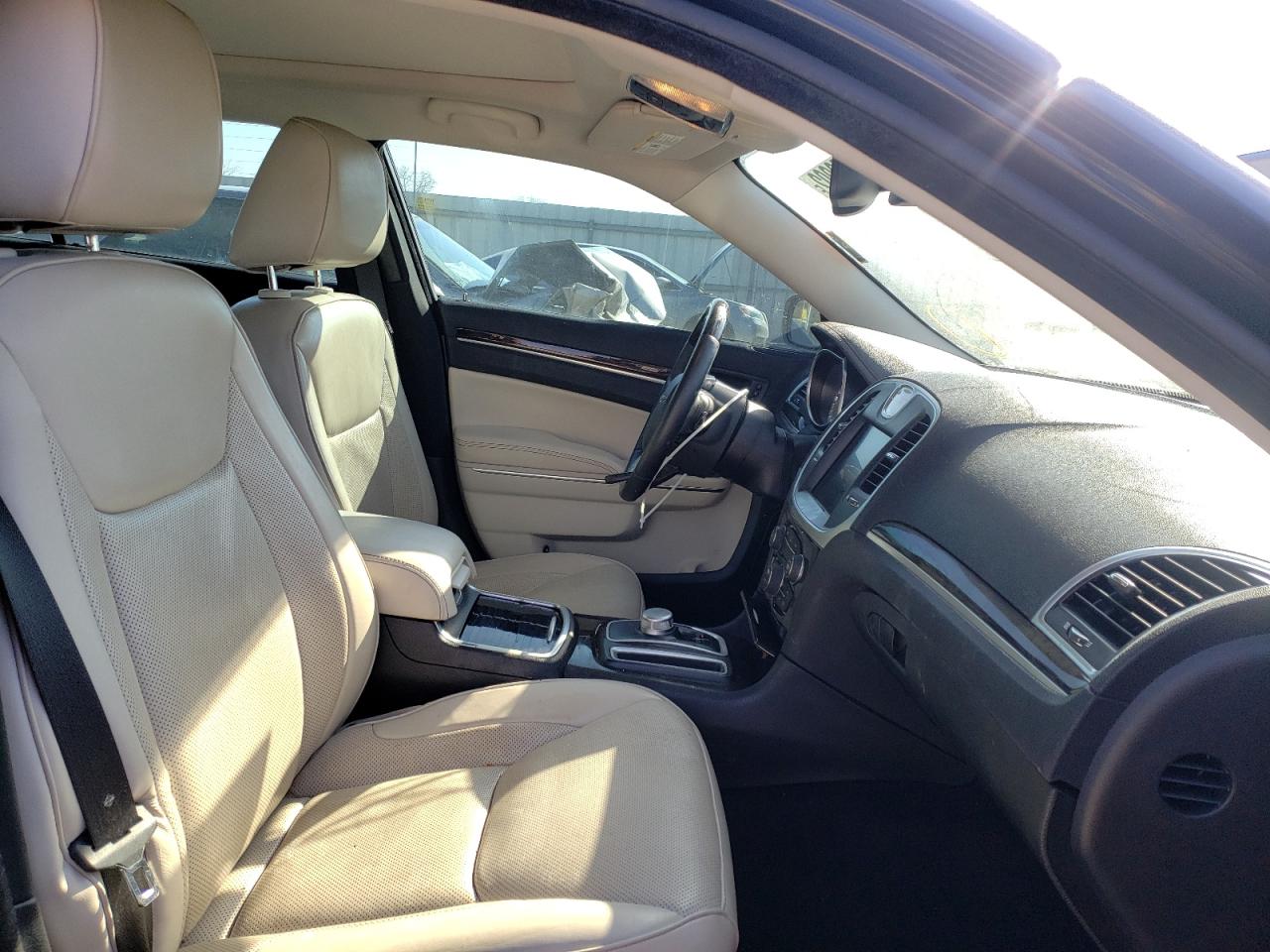 Photo 5 from auction – 2016 CHRYSLER 300C with VIN 2C3CCAEG7GH334021