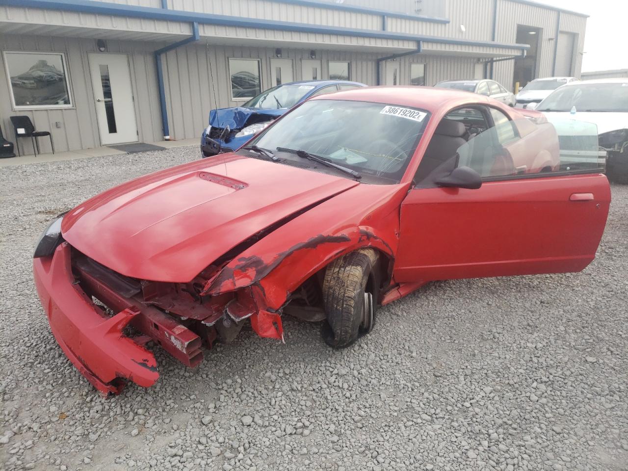 Photo 2 from auction – 2000 FORD MUSTANG with VIN 1FAFP4042YF236809